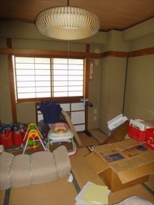 家族みんなが集まる明るいリビングに